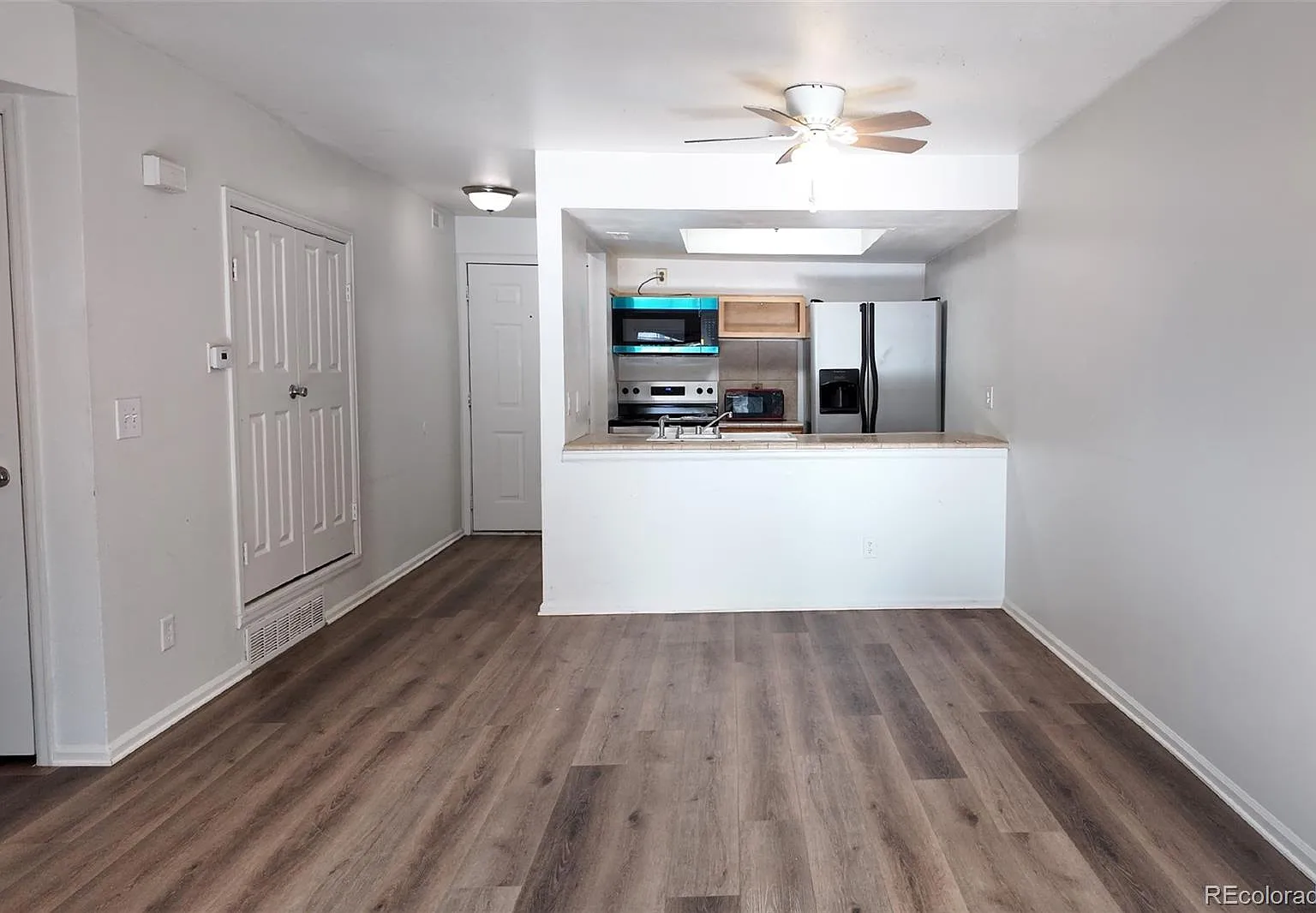 2 bed, 1.0 bath, 913 sqft, $1,550 — Photo 3
