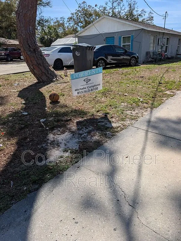 3 bed, 2.0 bath, 1036 sqft, $1,860 — Photo 2