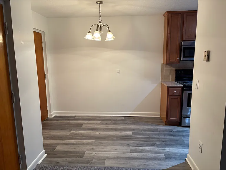 Lexington St Apartments — Photo 63