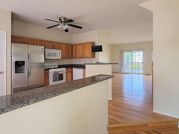 2nd image of 3989 Hartlake St