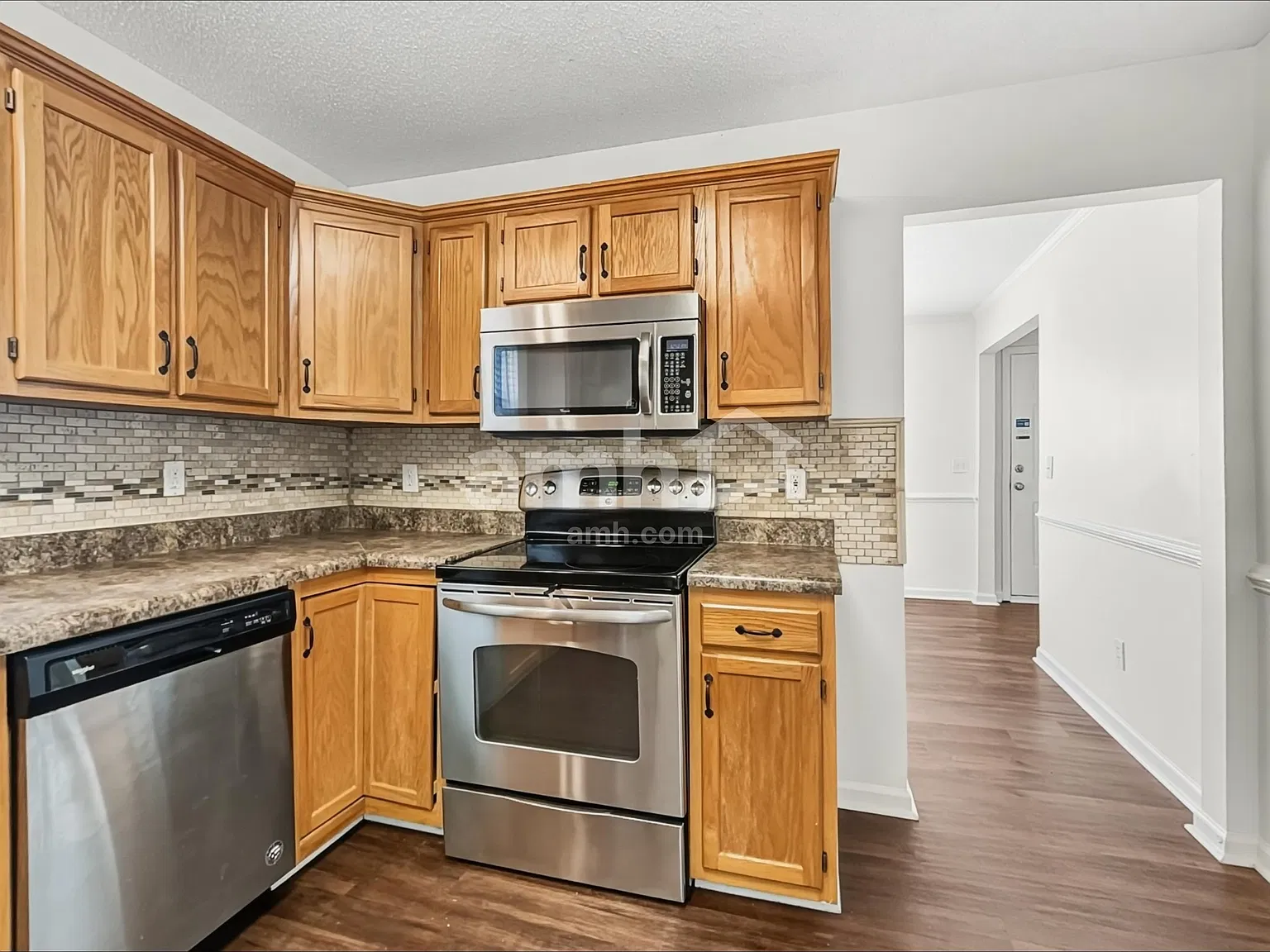 3 bed, 2.5 bath, 1500 sqft, $1,975 — Photo 3