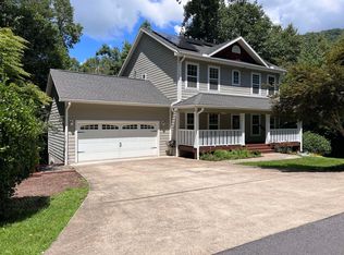 153 Hillside Dr, Swannanoa, NC 28778