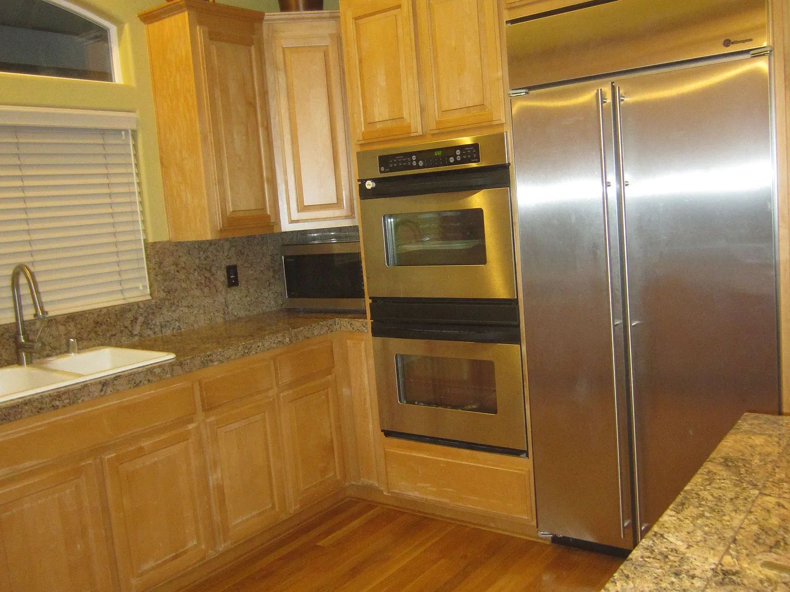 825 Moraga Dr — Photo 4