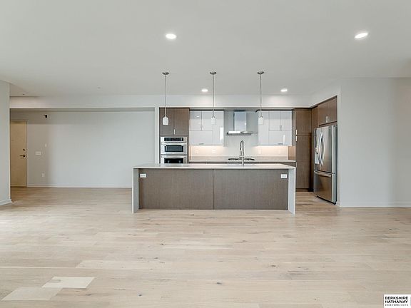 5th image of 1217 Pacific St #202