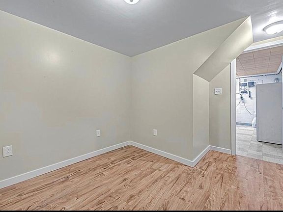 3rd image of 612 Lesnett Rd