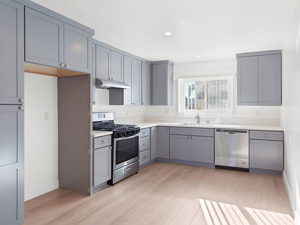 1st image of 1725 Freeman Ave #7