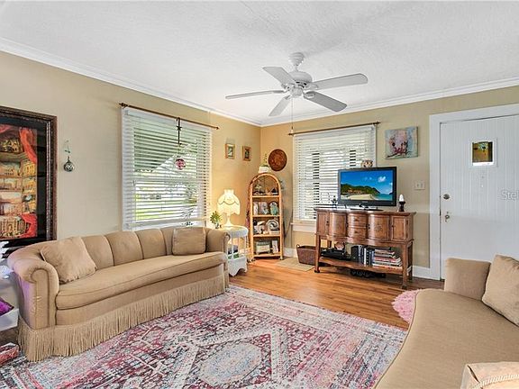 4th image of 802 Massachusetts Ave