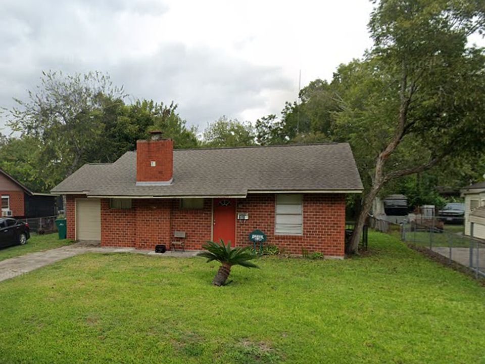 1st image of 618 Honeysuckle Dr