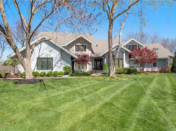 12802 Walmer St, Overland Park, KS 66209