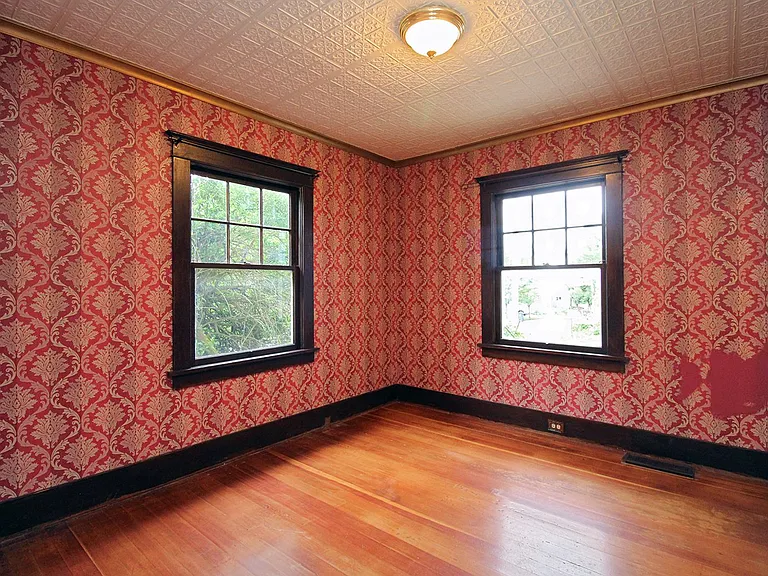 141 NE Bryant St — Photo 17