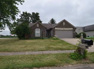 1495 Hedge Ct, Greenfield, IN 46140