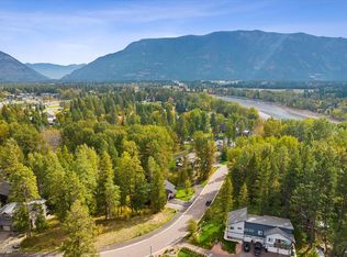 49 Cedar Pointe Loop, Columbia Falls, MT 59912