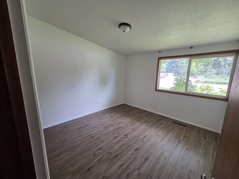 2215 Terrace Dr — Photo 2