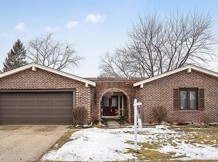 1536 S Surrey Ln, Arlington Heights, IL 60005