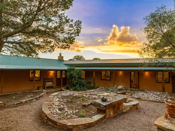 8 Price Ranch Rd, Santa Fe, NM 87505
