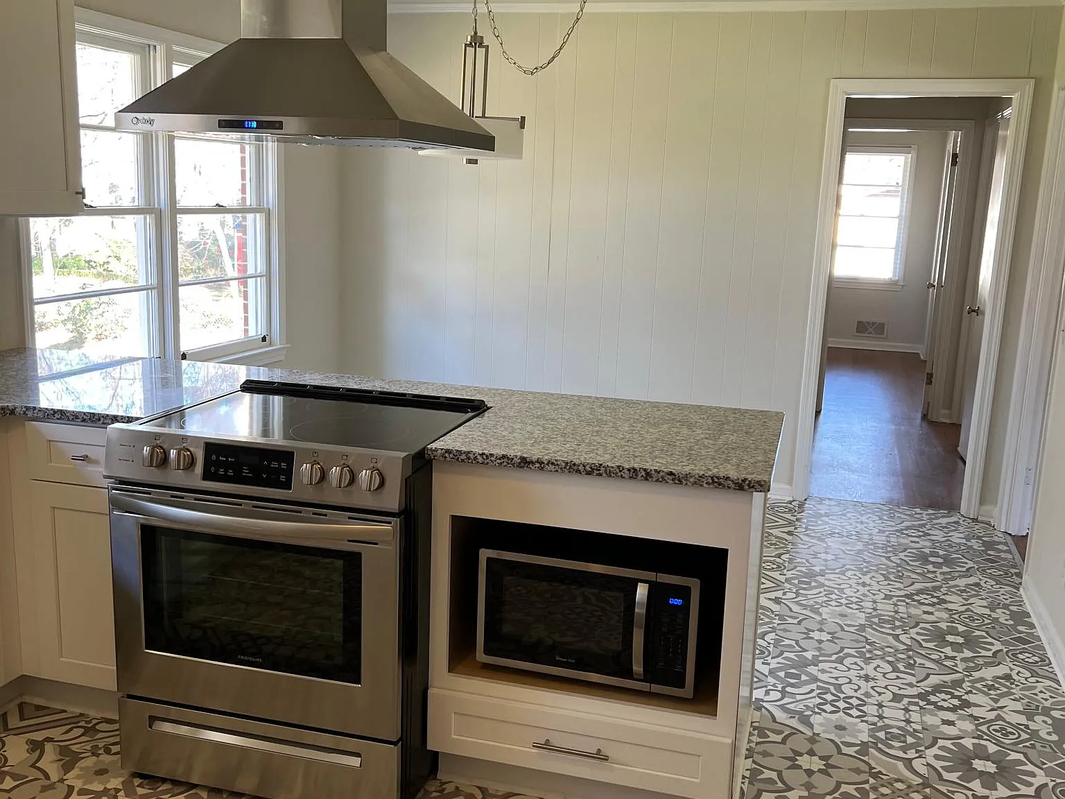2 bed, 1300 sqft, $2,800 — Photo 2