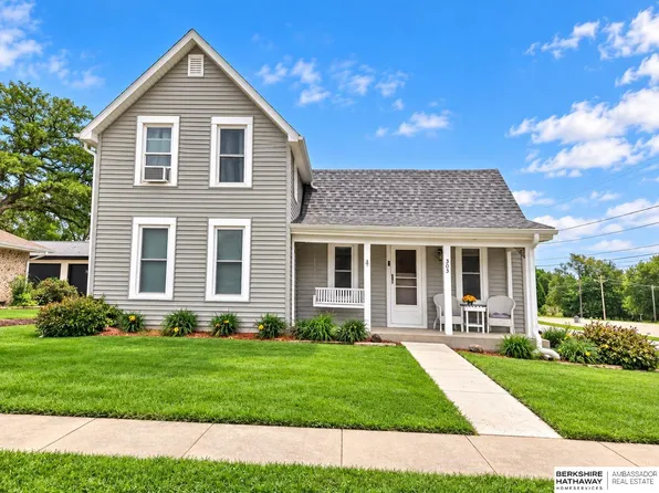 303 S East St, Weeping Water, NE 68463