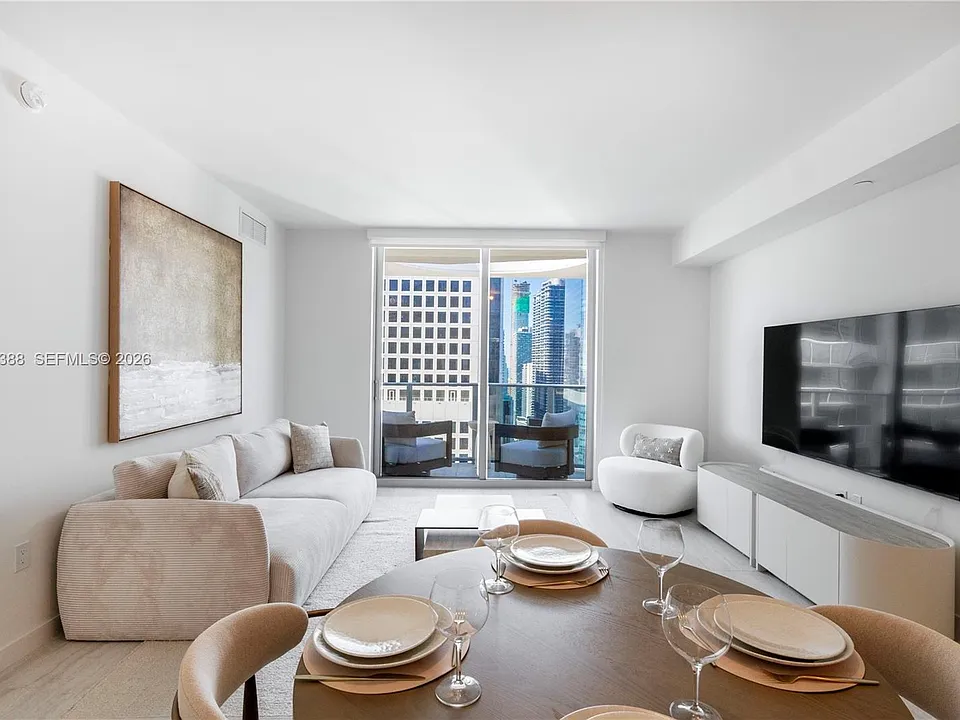 77 SE 5th St #3914
