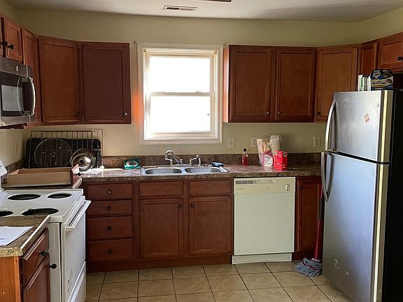3rd image of 2304 5th Ave #B