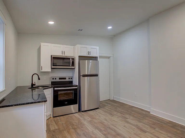 11 E Walnut St #2 — Photo 3