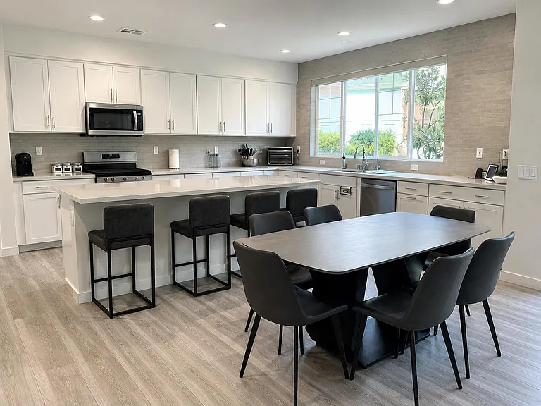 140 Farmhouse Dr #4 — Photo 10
