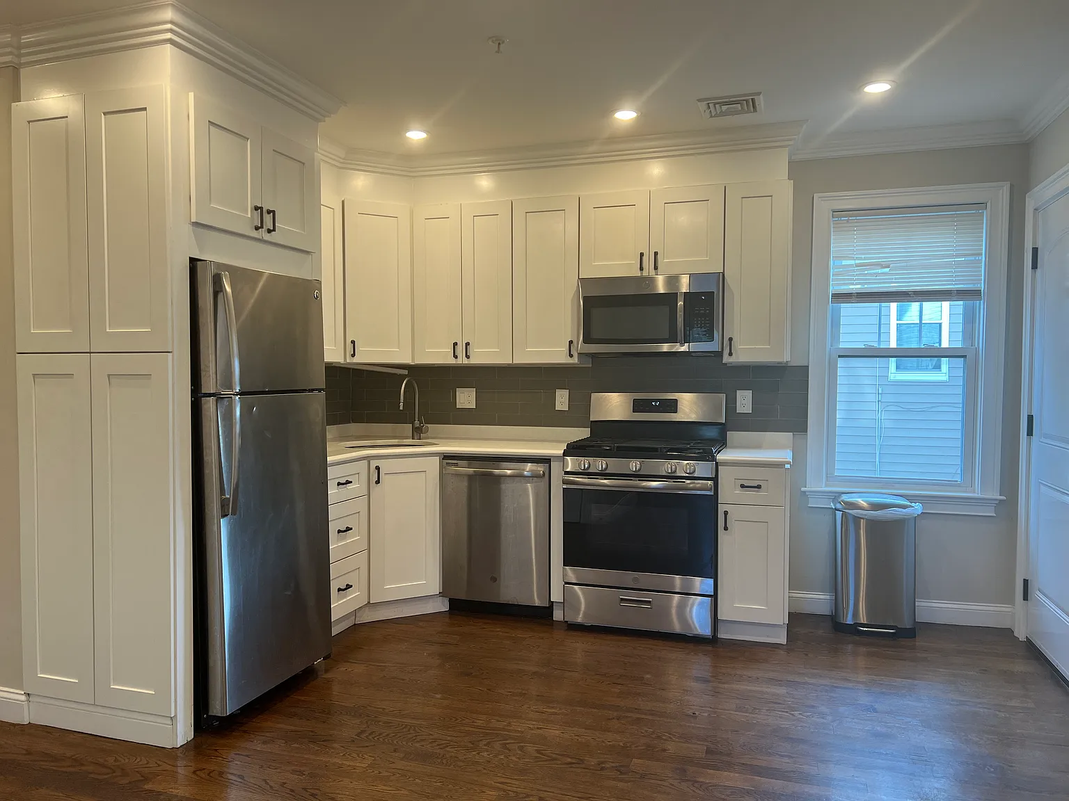 4 bed, 1.5 bath, 1400 sqft, $3,500 — Photo 1
