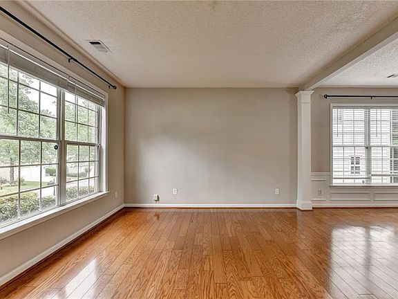 4th image of 565 Alstonefield Dr