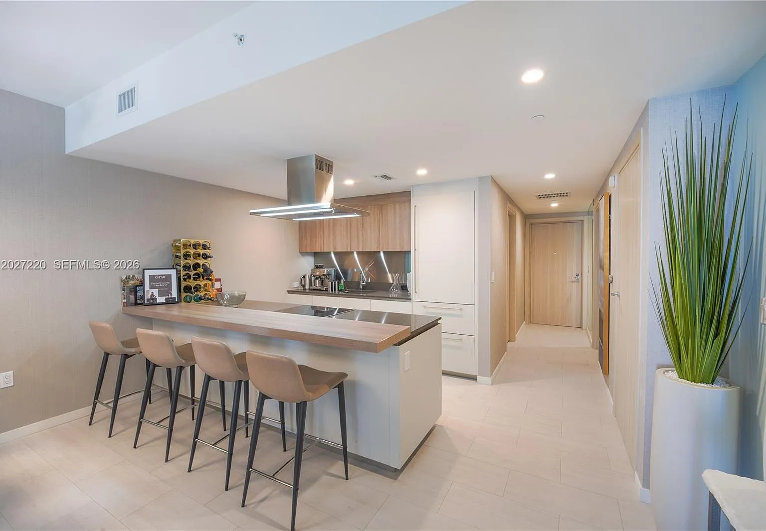 Brickell Flatiron Condo — Photo 1