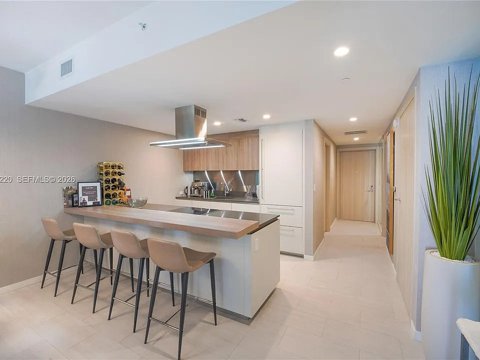 1000 Brickell Plz #3705