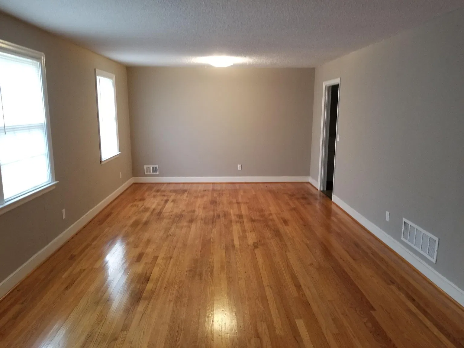 3 bed, 1869 sqft, $1,800 — Photo 2
