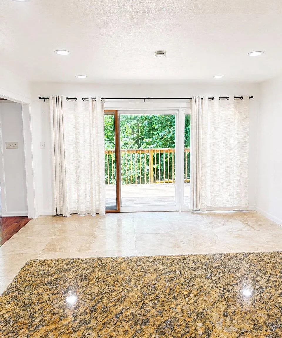 4 bed, 2.5 bath, 2698 sqft, $2,350 — Photo 3
