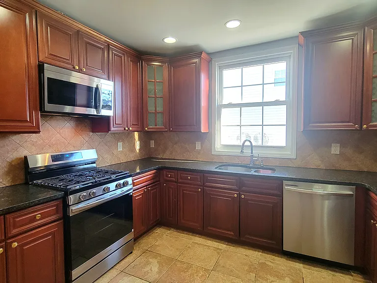 96 Westside Ave — Photo 4