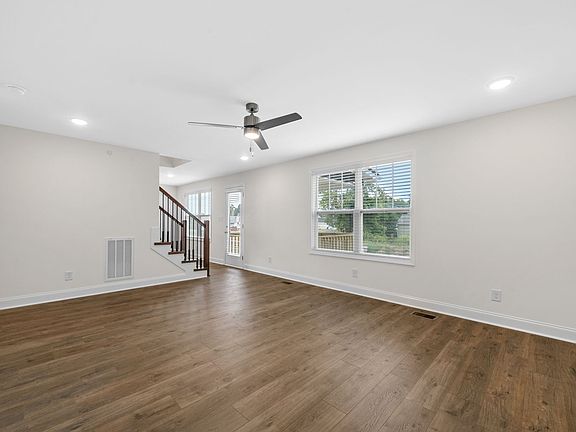 3rd image of 614 Chatsworth Dr Lot 219