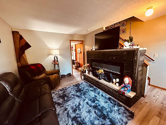 5th image of 160 E Wayne Ave #166