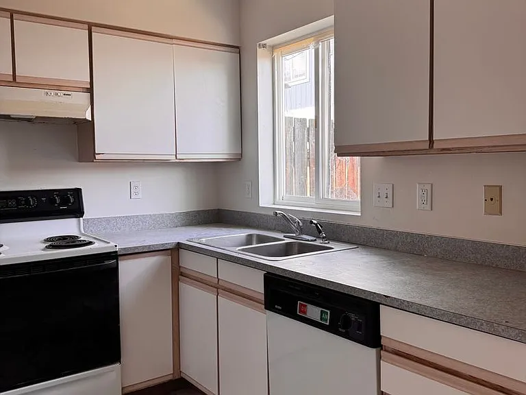 1107 Browne Ave — Photo 5