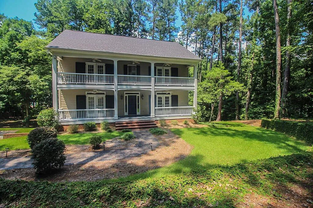 4 bed, 3.5 bath, 3880 sqft, $2,950 — Photo 1