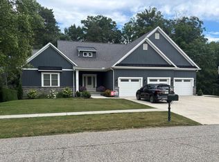 4326 Stone Creek Dr, Erie, PA 16506