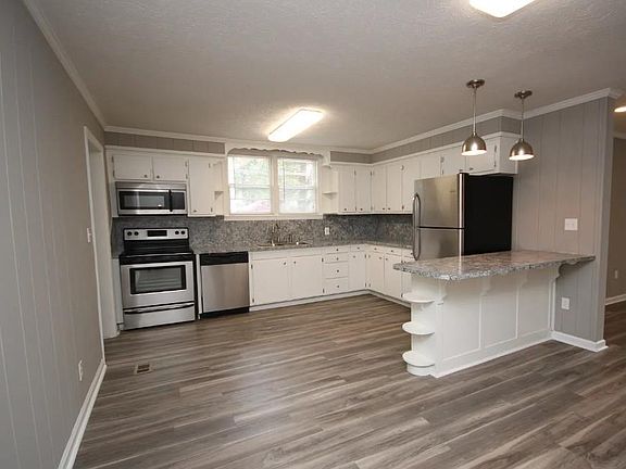 3rd image of 3938 Edgewood Cir