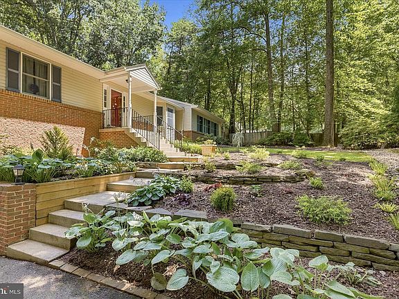 3rd image of 7366 Chardon Ct