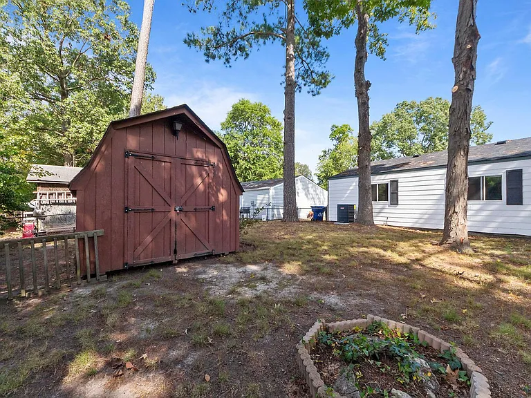 605 Presidential Blvd — Photo 17