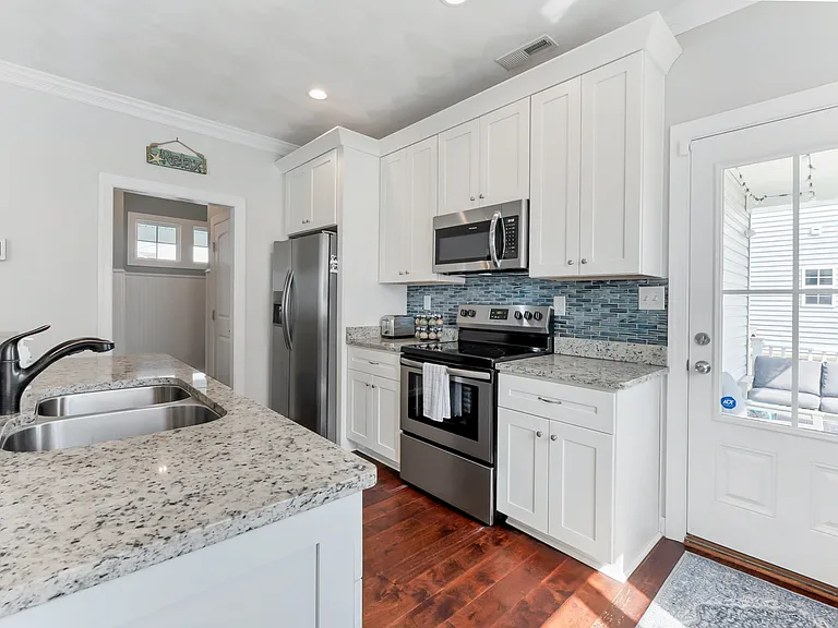 9602 10th Bay St — Photo 11