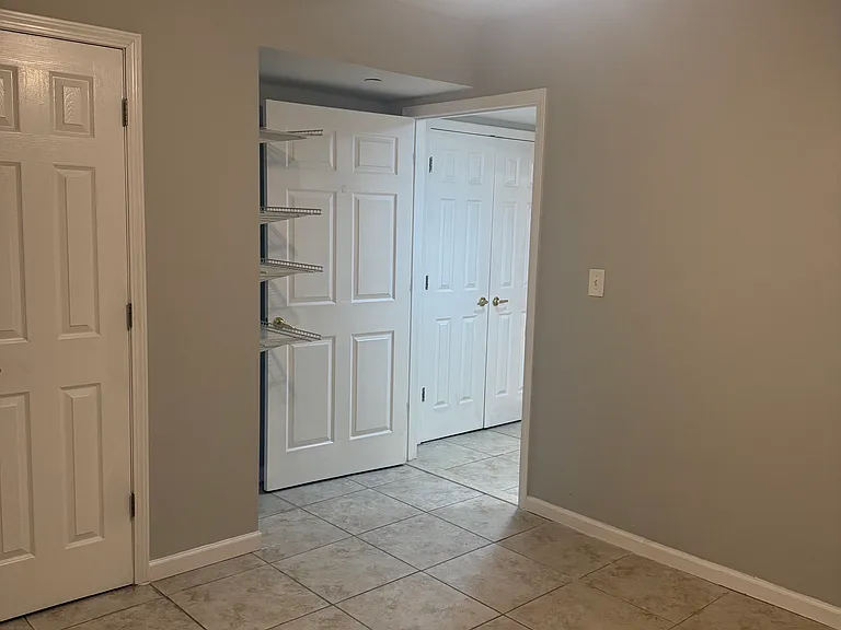 374 Sip Ave #1R — Photo 9
