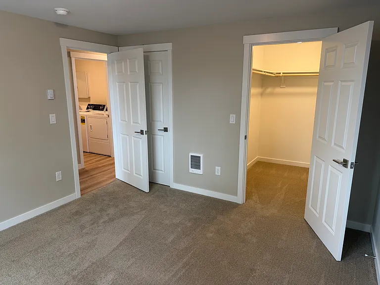 Eagle Crest Apartments — Photo 11