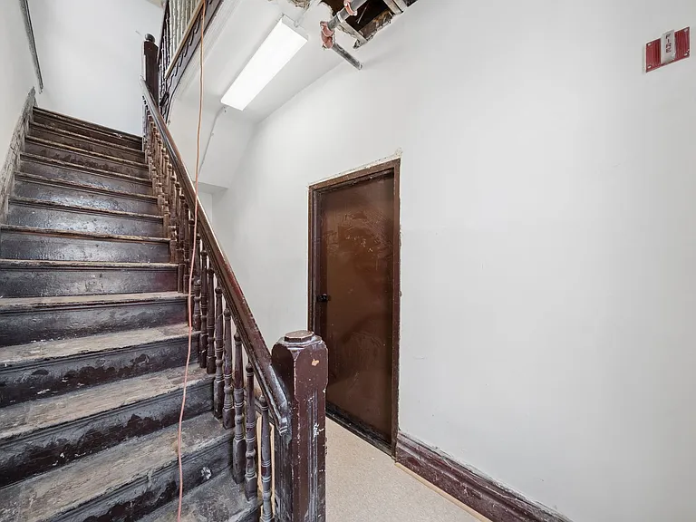 4501 Liberty Ave #2 — Photo 3