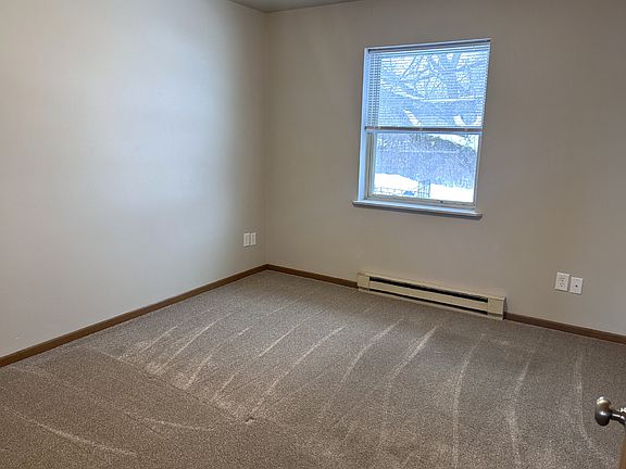3rd image of 732 E Beacon Ave #4
