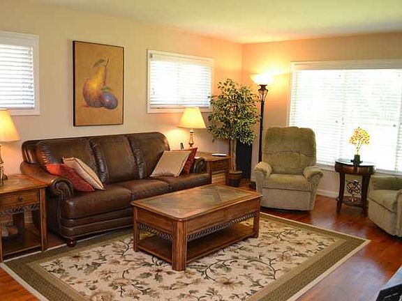 3rd image of 508 E Gainsborough Dr