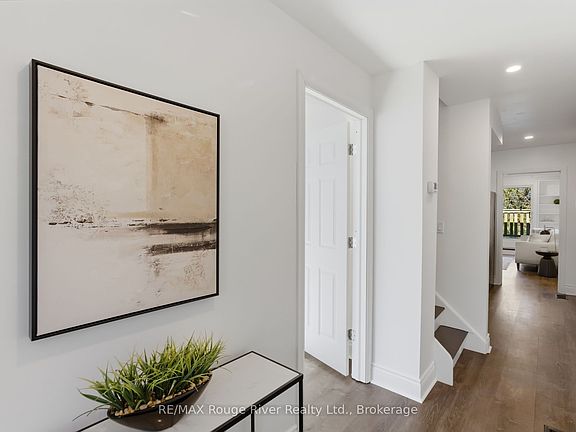 3rd image of 163 Nassau St