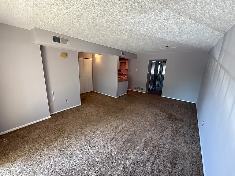 802 Putnam Blvd — Photo 16