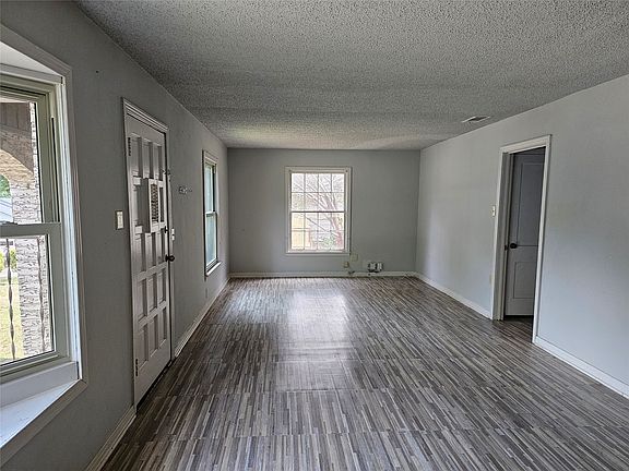 2nd image of 2515 Denison St