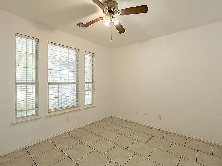1016 Tom Seaver Pl — Photo 9